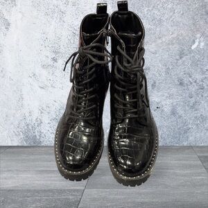 Black Crocodile Pattern Womens  Boots
